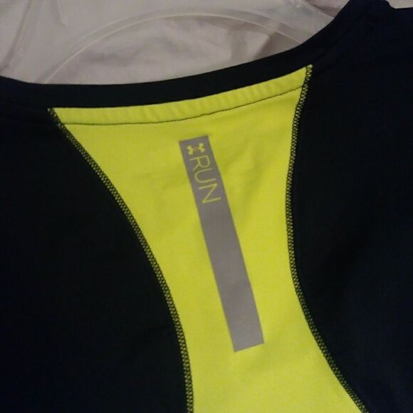 Under Armour Black Fitted Athletic Running Shirt - Picture 3 of 6